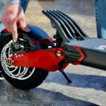 Vélo ou trottinette électrique : lequel choisir pour vos trajets urbains ?