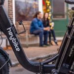 Pourquoi mon vélo électrique se coupe en roulant : causes et solutions clés
