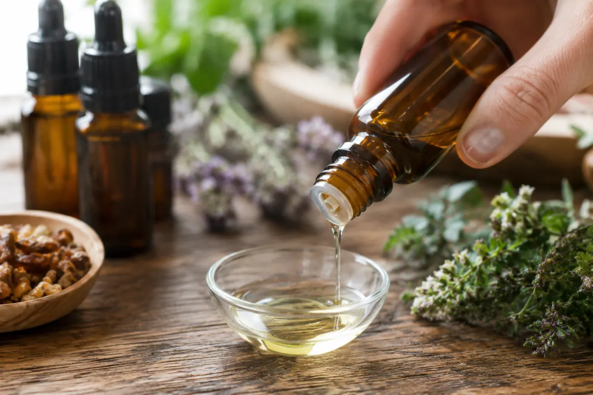 Mélange d'huiles essentielles pour l'arthrose : recettes ciblées par zone articulaire mélange d'huiles essentielles pour l'arthrose